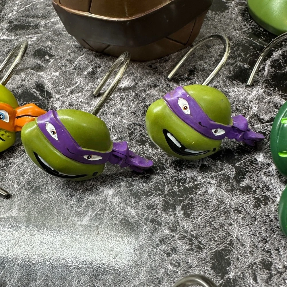 2014 TMNT Teenage Mutant Ninja Turtles Shower Curtain Hooks & Toothbrush Holder